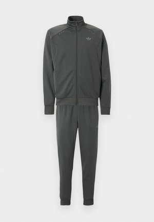 adidas Originals, TECH ESS SET - Trainingspak - legend ivy