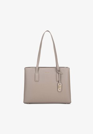Sac fourre-tout en simili cuir gris avec doubles poignées, une silhouette rectangulaire élégante, des accessoires en métal doré et une étiquette décorative attachée.