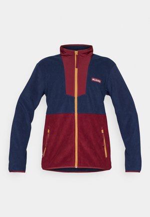 Fleecejacke in Marineblau und Burgunderrot, mit hohem Kragen, vollem Reißverschluss und gelben Akzenten. Mit seitlichen Reißverschlusstaschen.