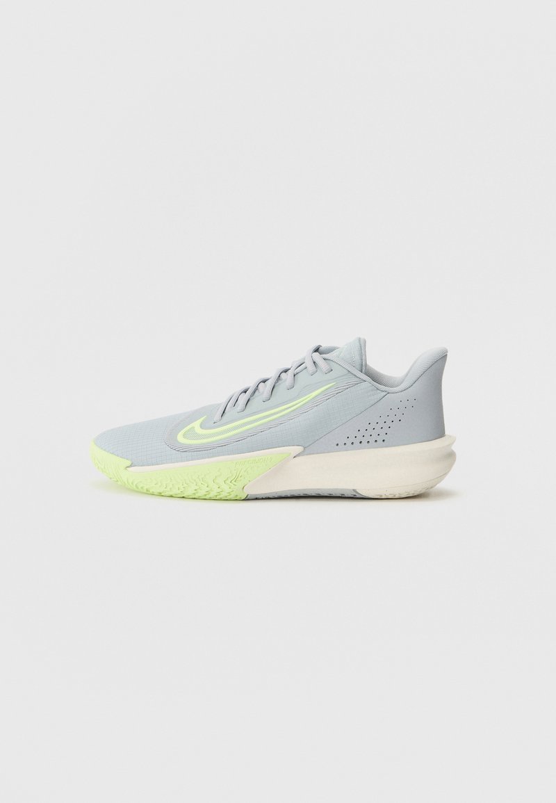 Chaussure de sport gris clair avec des accents vert fluo. Elle présente un dessus texturé, un mesh breathable et une semelle en caoutchouc avec un motif de bande de roulement.