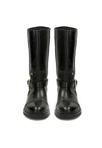 Melni ādas augstie zābaki līdz ceļiem ar gludu apdari, noapaļota purngala un dekoratīva sprādze pie potītes. Plakana gumijas zole.