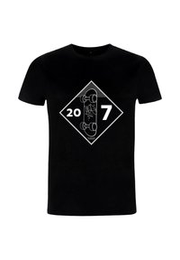 Sort bomulds t-shirt med et hvidt diamantgrafik, skateboard illustration og tallene "20" og "7" integreret i designet.