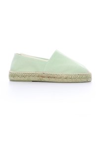 Espadrille en toile vert menthe avec un bout arrondi et une semelle en jute tressé. Design simple et texture lisse.