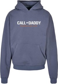 Szary hoodie z przednią kieszenią, z białym i pomarańczowym napisem: "CALL of DADDY PARENTING OPS." Wykonany z miękkiego materiału bawełnianego w połączeniu z innymi włóknami.