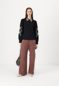 YAS YASSYMELLE SHIRT - Button-down blouse - black