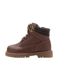 Botine din piele maro, cu un design cu șireturi, guler căptușit, cusături contrastante și o talpă din cauciuc cu modele de aderență.