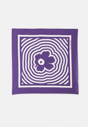 Cachecol quadrado roxo com um desenho floral branco no centro, rodeado por padrões de ondas concêntricas. Textura de tecido suave.
