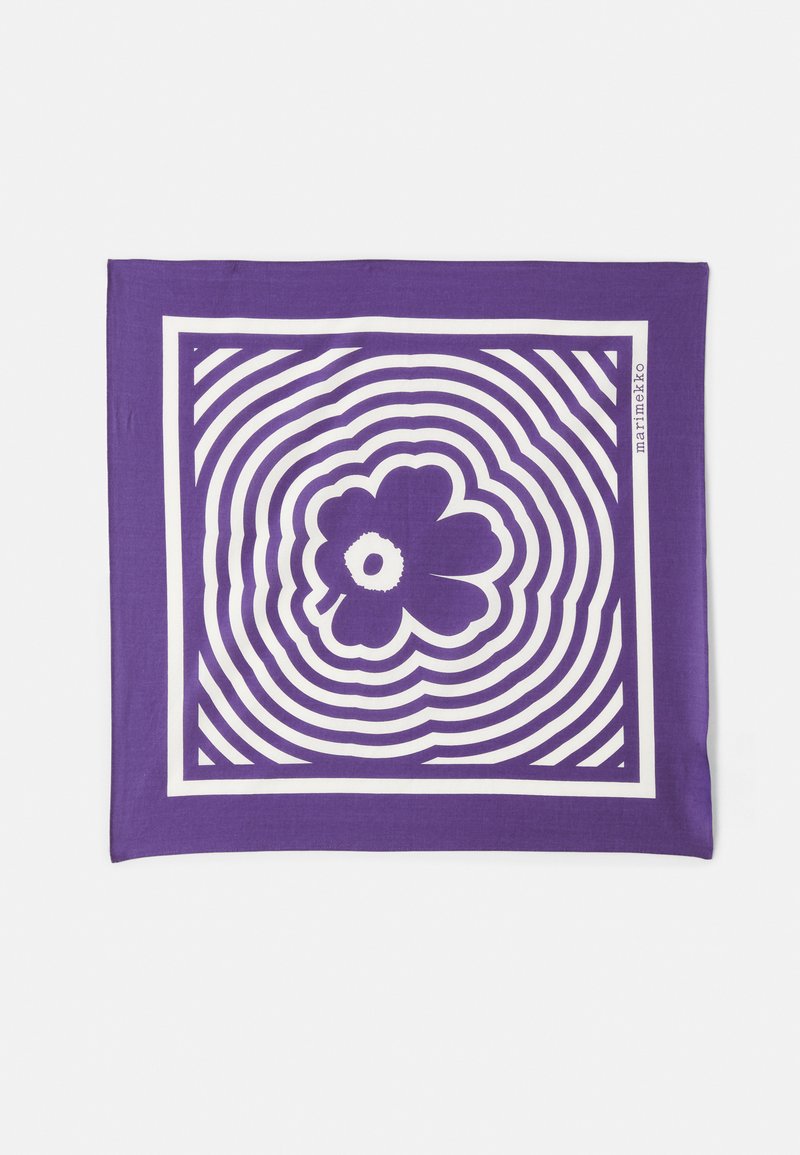 Lilla kvadratisk skjerf med et hvitt blomsterdesign i midten, omkranset av konsentriske bølgemønstre. Glatt tekstur.