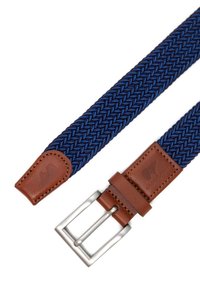 Granatowy pleciony pasek o fakturowanym wykończeniu, z brązowymi skórzanymi końcówkami i srebrną metalową klamrą do bezpiecznego zapięcia.