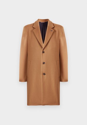 Egysoros, homokszínű gyapjúkabát három gombbal, nyakkivágással és oldalsó zsebekkel, fehér háttér előtt kiemelve.