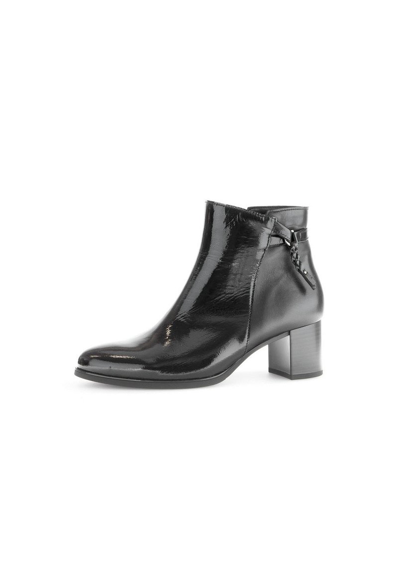 Schwarze patentierte Leder-Ankle Boots mit quadratischer Spitze, kräftigem Absatz, seitlichem Reißverschluss und dekorativem Riemen auf der Außenseite.