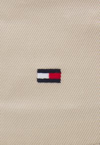 Tommy Hilfiger FLAG BUCKET HAT - Chapéu - beige