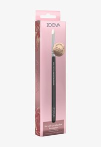 ZOEVA ögonskuggsborste med svart handtag och vit spets, förpackad i en rosa låda med guldförgyllning och produktinformation.
