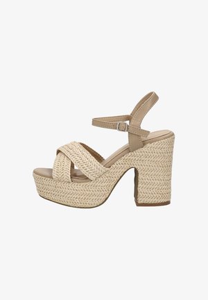 Sándal de tacón alto beige con plataforma de aspecto de paja trenzada, correas cruzadas y correa ajustable en el tobillo. Acentos de faux cuero suave.