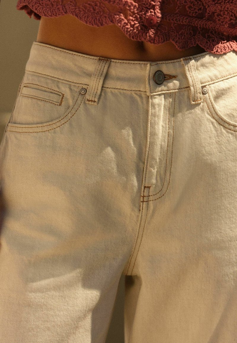 Next CROPPED TURN UP - Flared Jeans - ecru white