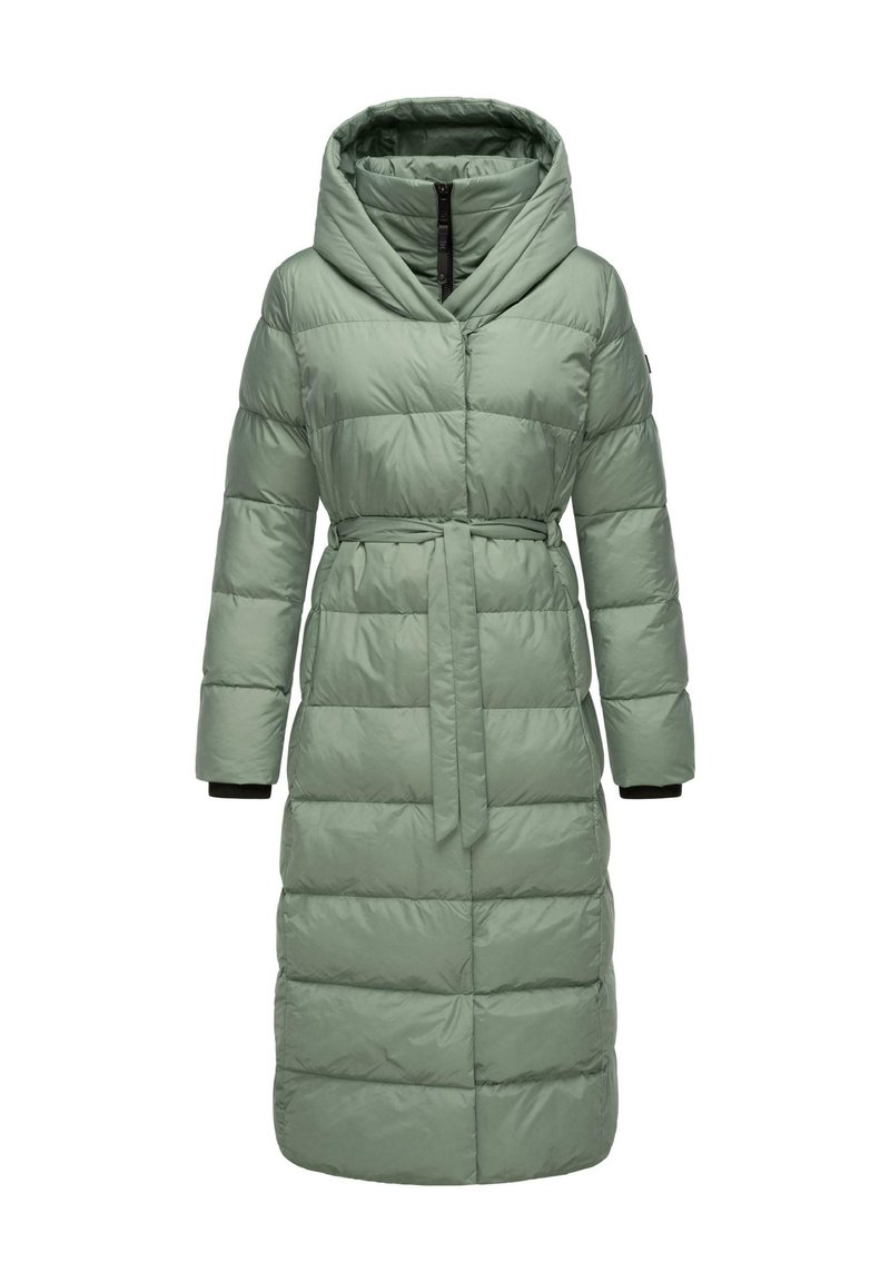 Abrigo largo y acolchado en verde claro con una capucha amplia, cintura ceñida con cinturón y puños de manga negros. Presenta secciones acolchadas en toda su extensión.