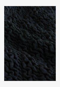 Selectat, black crinkle