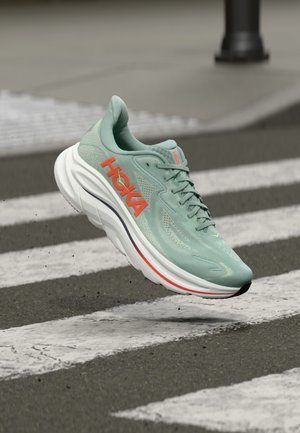 CLIFTON 10 - Laufschuh Straße - sage/neon flame