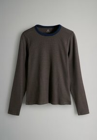 Langarm-gestreiftes T-Shirt in Dunkelblau, Braun und Senfgelb. Weicher Stoff, gerippter Rundhalsausschnitt und entspannte Passform mit geradem Saum.