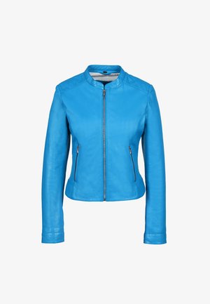 Niebieska skórzana kurtka z wysokim kołnierzem, zamkiem błyskawicznym z przodu i dwiema bocznymi kieszeniami. Gładka faktura i dopasowany krój, z długimi rękawami.