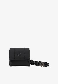 Unselected, black plain