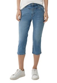 s.Oliver CAPRI MIT SATTELBUND - Jeans Shorts - hellblau