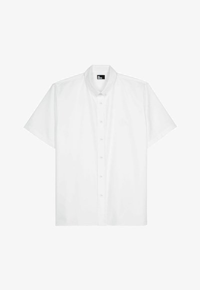 Weißes Kurzarmhemd aus glattem Stoff, mit klassischem Button-down-Kragen und vorderer Knopfleiste, mit dezentem Logo-Detail.