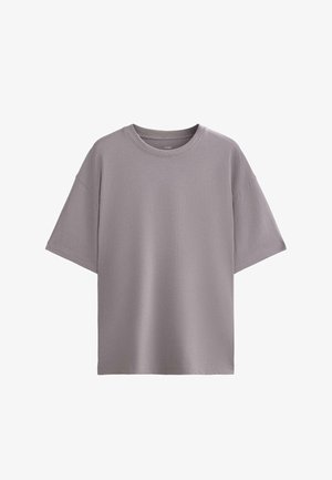 Lichtgrijs oversized T-shirt van zacht katoen met korte mouwen en een geribde ronde hals; gladde textuur en minimale naden.