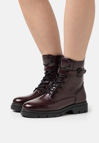 Tamaris Botines con plataforma - bordeaux