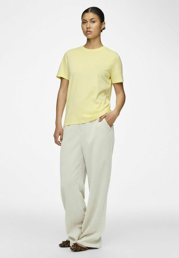 PCRIA SOLID TEE - Basic T-shirt - pale banana4