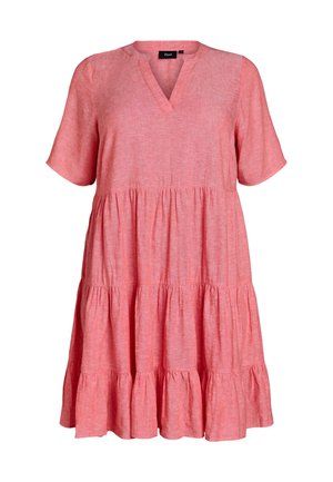 Sukienka z krótkim rękawem w kolorze koralowym, z wielowarstwową konstrukcją, z dekoltem w kształcie litery V i luźnym, zwiewnym krojem, wykonana z fakturowanej tkaniny.