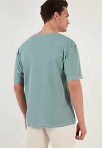Buratti REGULAR FIT - Jednoduché tričko - mint