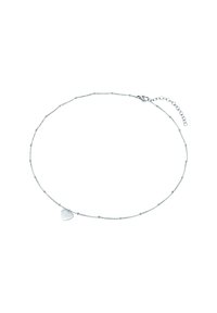Collana color argento con una delicata catena, caratterizzata da piccole perle e un pendente a forma di cuore. Chiusura regolabile per variazioni di misura.