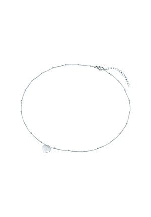 Sølvfarvet halskæde med en delikat kæde, der har små perler og et hjerteformet vedhæng. Justerbar lukning for størrelsesvariation.