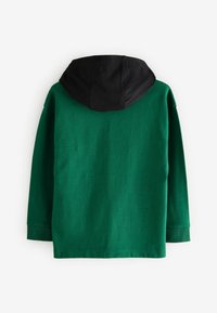 Grüne Kapuzenjacke mit schwarzer Kapuze, langen Ärmeln und einem einfachen, weichen Baumwollstoff mit lockerer Passform und ohne sichtbares Branding.