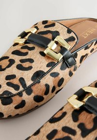 Next Slip-on sandaler - leopard