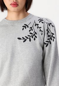 Object OBJTHESS EMBROIDERY  - Strickpullover - light grey melange