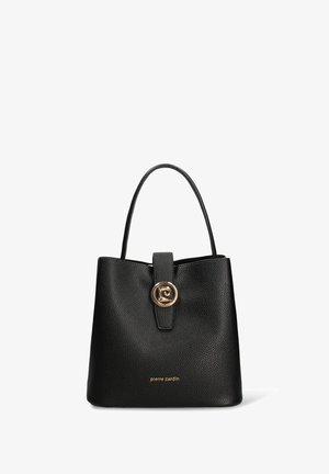 Sac à main en cuir noir avec une finition texturée, un fermoir rond en or et une sangle avant. Poignées robustes et design minimaliste.
