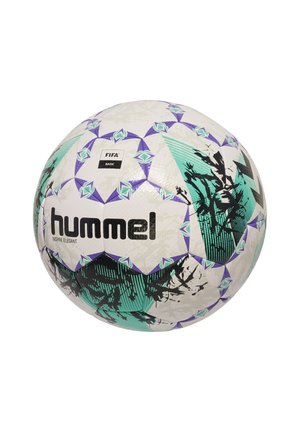 FIFA-konformer Fußball mit hexagonalen und diamantförmigen Mustern in Weiß, Schwarz, Türkis und Lila. Strukturierte Oberfläche mit „hummel“-Logo.