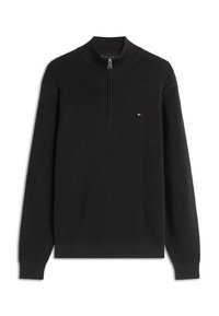 Μαύρο πουλόβερ με ανάγλυφο, ριμπ ύφασμα. Διαθέτει ψηλό γιακά και κοντό φερμουάρ. Μικρή λεπτομέρεια με λογότυπο στο στήθος.