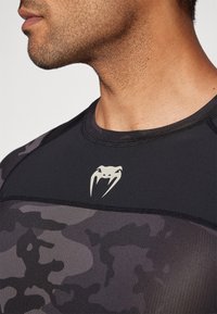 Venum AIR RASHGUARDS  - Ilgarankovis viršutinės dalies drabužis - black