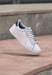 Nem kiválasztott, white/navy/gold