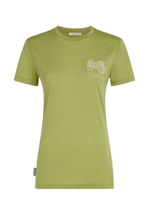 Kortärmad t-shirt med rund hals i ljus olivgrön, med en vit cykelgrafik på vänster bröst och en vävd etikett på sidan.