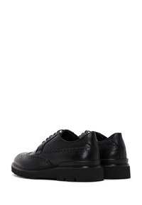 Derimod Derbies & Richelieus - black