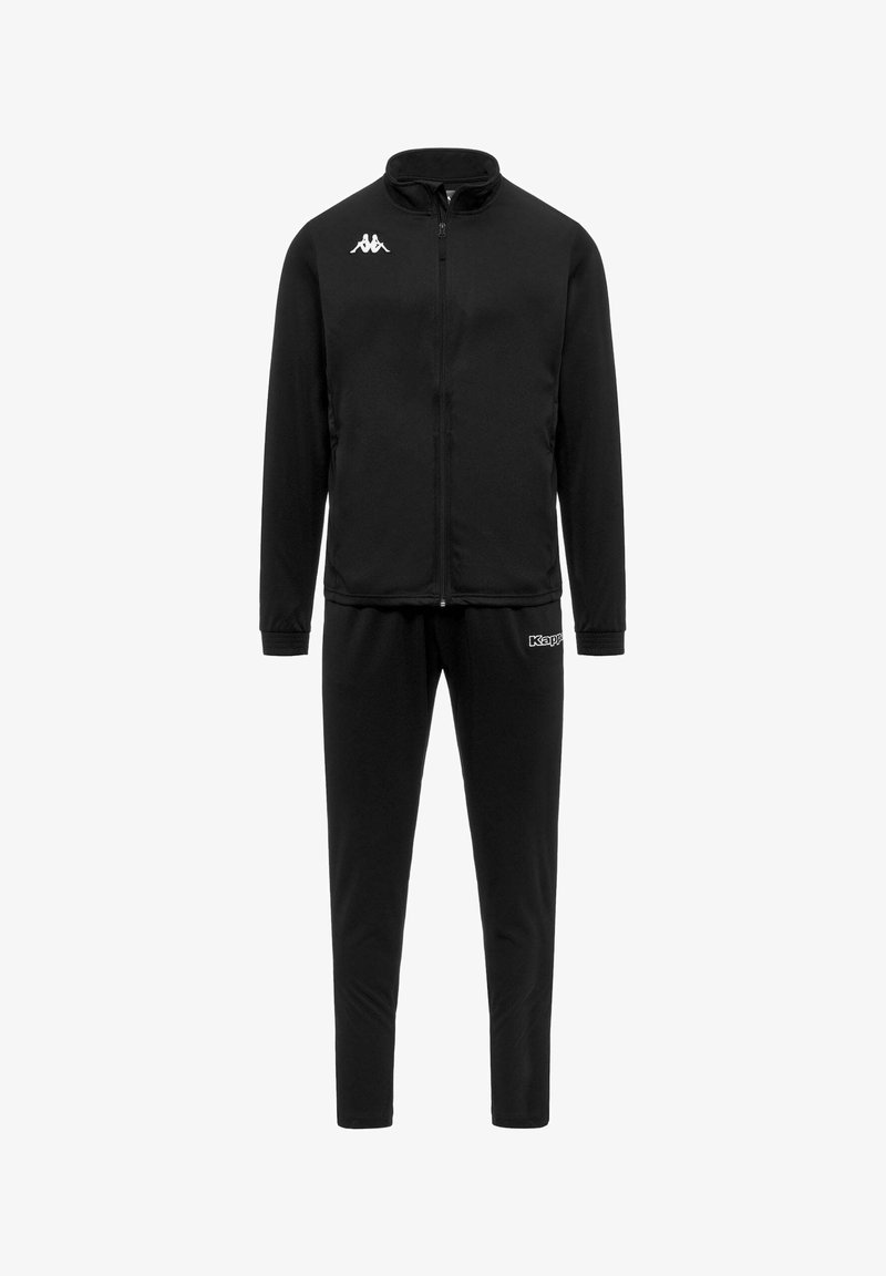 Survêtement noir Kappa avec veste zippée et pantalon assorti, avec logo blanc sur la poitrine de la veste et la cuisse du pantalon.