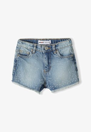 Džínové šortky v svetlom modrom odtieni s roztrhnutým lemom, zdobené striebornými aplikáciami a klasickým dizajnom s piatimi vreckami. Viditeľná značka.