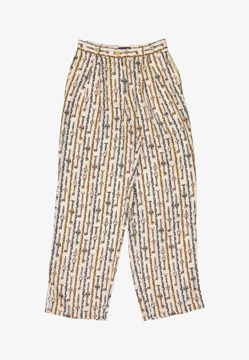 Pantalon crème taille haute avec un motif de clés vintage verticales et chaînes en tons doré, bronze et argent, avec un bouton et des plis.