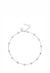 Collar de plata con múltiples acentos en forma de corazón sobre una delicada cadena, con un cierre de langosta y longitud ajustable.