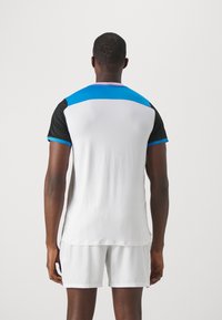Nike Performance ADVTG - T-skjorte til trening - white/photo blue/black
