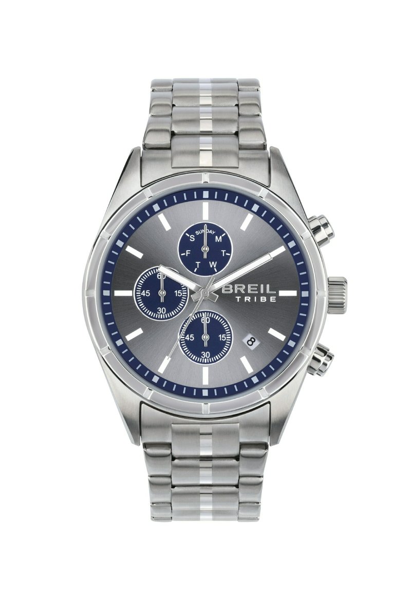 Montre chronographe en acier inoxydable avec un cadran argenté et bleu marine, trois sous-cadrans, affichage de la date et bracelet en maillons métalliques.